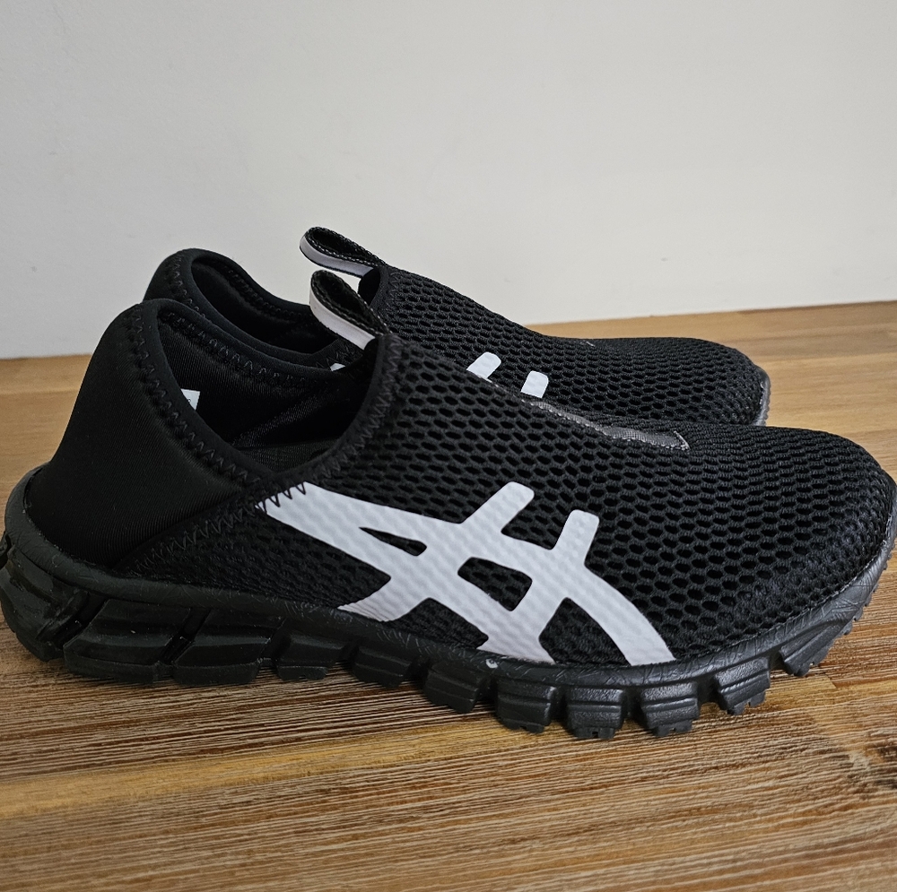 NWOB ASICS Men's Black Mesh Water Shoes, Sneakerss